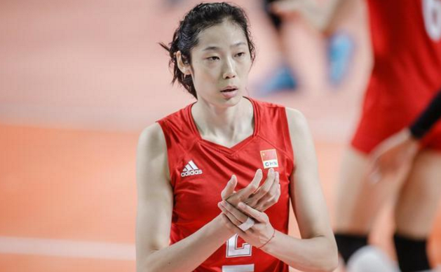 朱婷展現(xiàn)高情商：中國(guó)女排沒有主力替補(bǔ) 只有先發(fā)后發(fā)