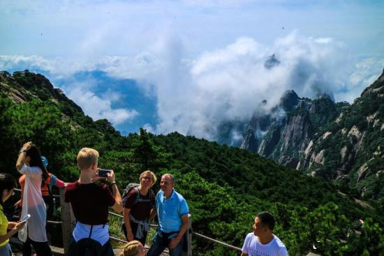中秋至國慶全國呈現(xiàn)多個(gè)出游高峰 出境游價(jià)格上漲
