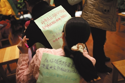 我國將發(fā)布網(wǎng)絡(luò)成癮治療規(guī)范 青少年玩電子產(chǎn)品單次不宜超15分鐘