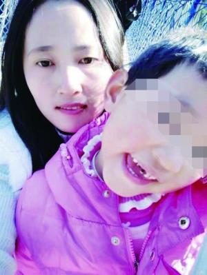 7歲小女孩捐骨髓救母親：有點(diǎn)疼，但我忍住了