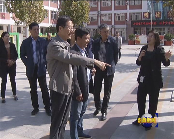 市七五普法中期檢查驗(yàn)收組來我區(qū)檢查