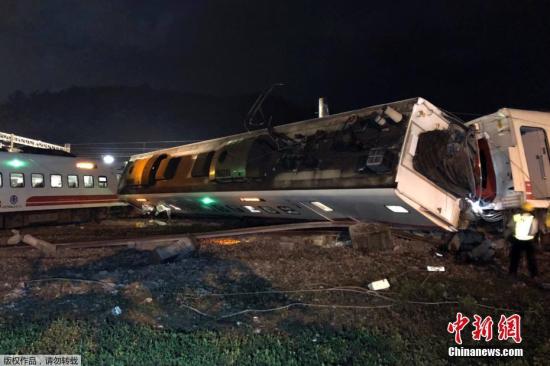 臺鐵列車事故：8節(jié)車廂全部出軌 已致18死175傷