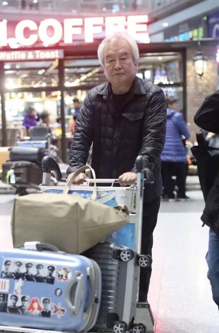 涂們的行李箱登上了熱搜，因為貼著這些人