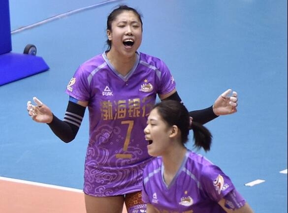 女排21歲擦地王勝兩國手或減壓朱婷，郎平再添利器？