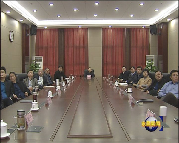 我區(qū)組織收看慶祝改革開放40周年大會(huì)