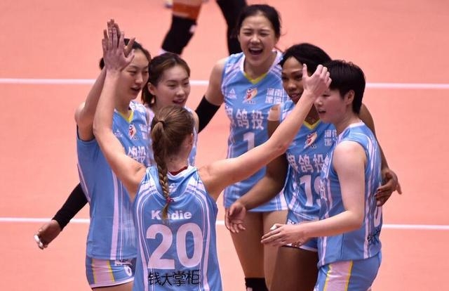 女排朱婷師妹1米96崛起！單場6攔網(wǎng)制勝 22歲新星逆襲有多遠(yuǎn)？
