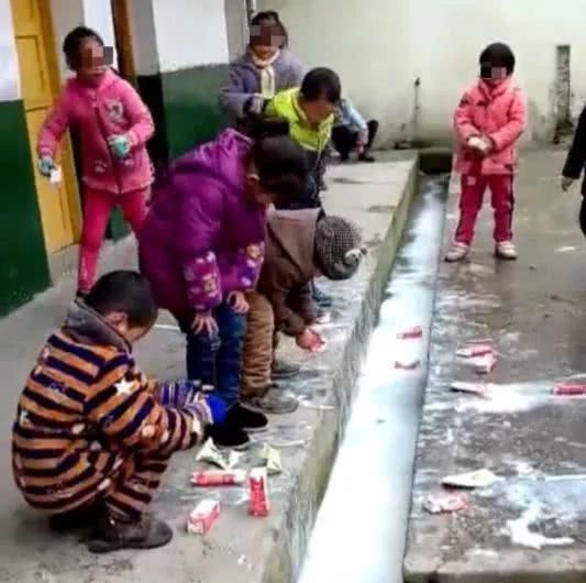 貧困縣小學(xué)生將喝剩牛奶倒水溝引爭(zhēng)議 該如何反思？
