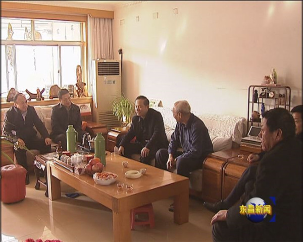 區(qū)領(lǐng)導走訪慰問我區(qū)離退休老干部