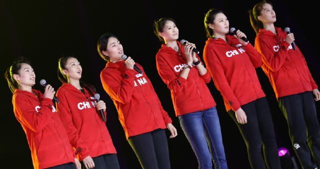 女排六大女神同框，38歲王牌仍貌美如少女，王一梅丁霞同臺亮相了