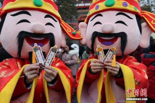春節(jié)花費(fèi)知多少？“你銀行卡余額不足，趕快上班！”