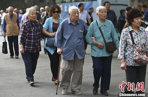 多地提高城鄉(xiāng)居民基礎(chǔ)養(yǎng)老金 這兩類人漲得更多