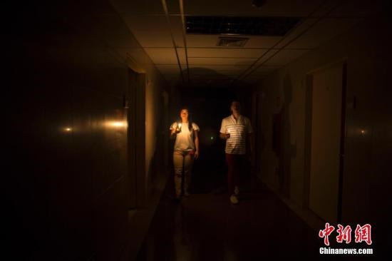 委內(nèi)瑞拉大停電引輿論戰(zhàn) 委指美策劃“電磁攻擊”