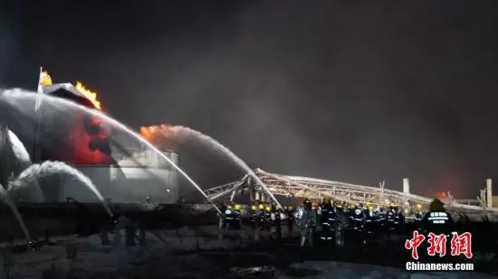江蘇鹽城化工廠爆炸事故已致44人遇難 民眾徹夜排隊(duì)獻(xiàn)血