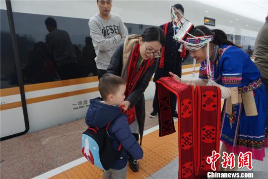 圖為杭黃高鐵。 張煜歡 攝