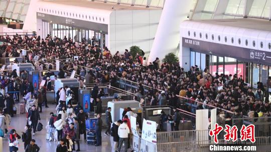 清明假期杭州鐵路發(fā)客124.06萬(wàn)人 杭黃高鐵迎來(lái)出行熱