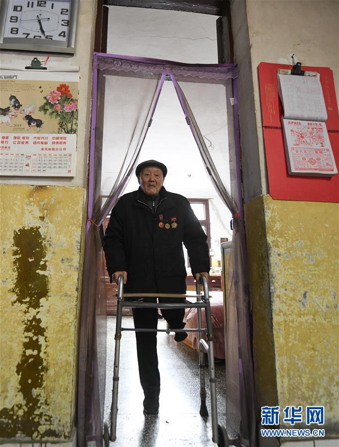 英雄無(wú)言——95歲老黨員張富清的本色人生