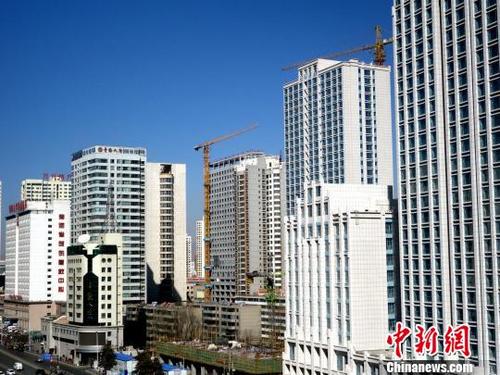 大城市放寬或取消落戶限制擾動樓市 搶人還是搶房？