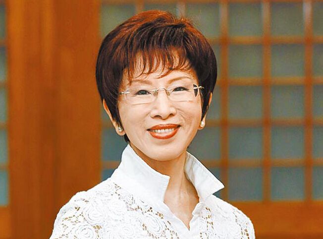 洪秀柱登陸，臺(tái)當(dāng)局緊張恐嚇：小心不慎觸法