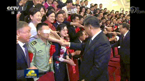 新聞聯(lián)播動(dòng)人一幕！他向習(xí)近平敬上特殊軍禮