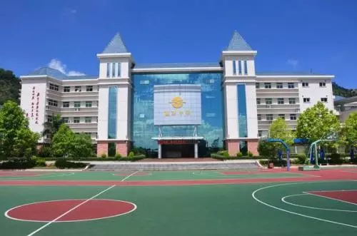 深圳富源學(xué)校32名考生屬“高考移民” 取消高考報(bào)名資格