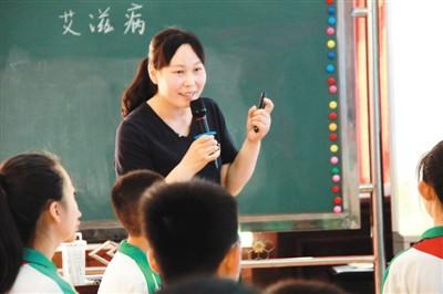 關(guān)于性，孩子們知道什么？成都大學(xué)教授舉行講座