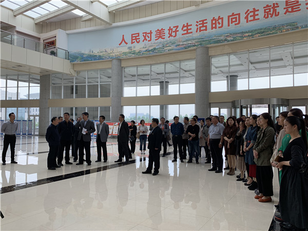 東昌府區(qū)融媒體中心正式成立  趙昌軍、劉培國為東昌府區(qū)融媒體揭牌 張敬寰、李強(qiáng)、李凱、孟凡志等領(lǐng)導(dǎo)參加