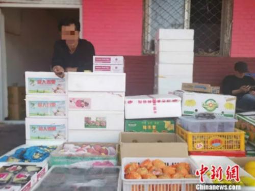 圖為老鄭的水果攤。 謝藝觀 攝