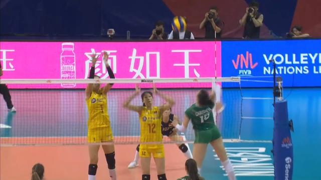 中國女排3-0保加利亞女排獲兩連勝，朱婷首發(fā)胡銘媛快球驚艷全場