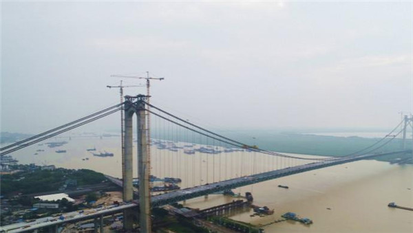 世界最大跨度公鐵兩用斜拉橋主塔順利封頂