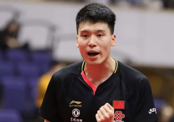 7勝1負(fù)！國乒黑馬上演大逆轉(zhuǎn)！薛飛4:3苦戰(zhàn)7局艱難晉級(jí)！日本連敗