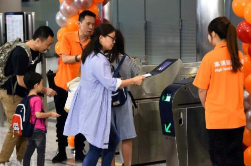 資料圖：2018年9月23日清晨，高鐵香港段正式通車(chē)。 <a target='_blank' >中新社</a>記者 麥尚旻 攝