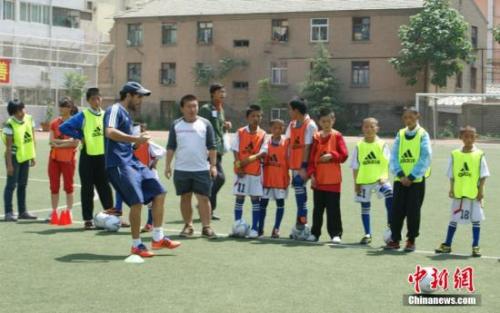 教育部將試點幼兒足球 今年建3000余所足球特色幼兒園