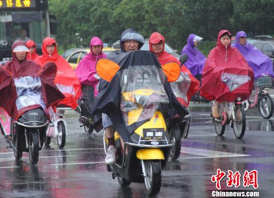 西南等地有分散性強(qiáng)降雨 臺(tái)風(fēng)“丹娜絲”將接近臺(tái)灣島