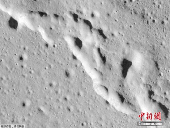 報告指出，研究者通過對1969年至1977年阿波羅飛船的4個著陸點(包括阿波羅12號、14號、15號和16號的著陸點)的地震數(shù)據(jù)進行比對，并分析了美國宇航局月球勘測軌道器(LRO)收集的月球表面數(shù)據(jù)。研究顯示，月震發(fā)生地臨近月球斷層崖。這是月球處于地殼構(gòu)造活躍期的重要證據(jù)。