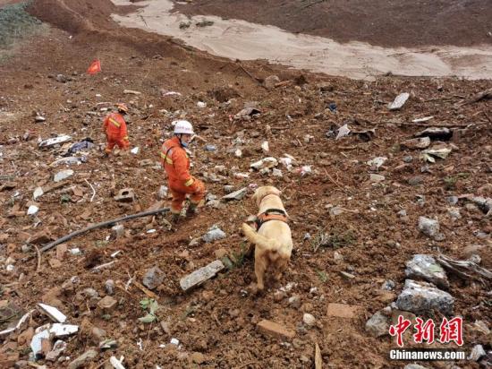 水城山體滑坡現(xiàn)場展開地毯式搜救 仍有30人失聯(lián)