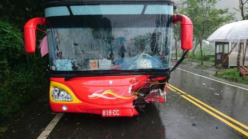 一大陸游客團(tuán)在臺(tái)灣阿里山遭遇車禍 事故已致10人傷