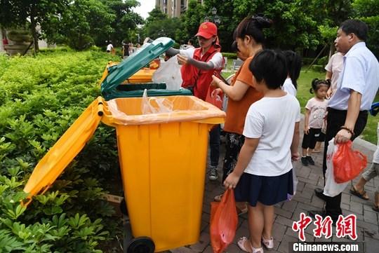46城強(qiáng)制垃圾分類 計(jì)劃建成生活垃圾分類處理系統(tǒng)