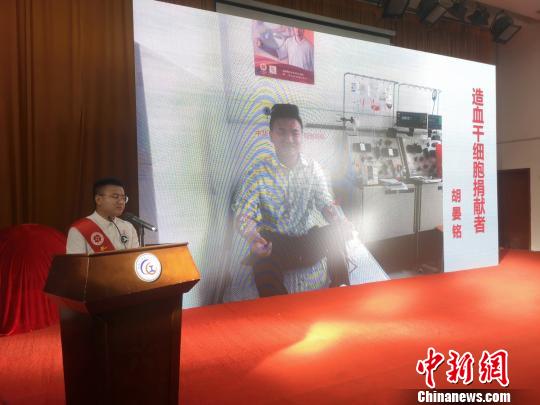 胡晏銘講述奉獻事跡。 唐小晴 攝