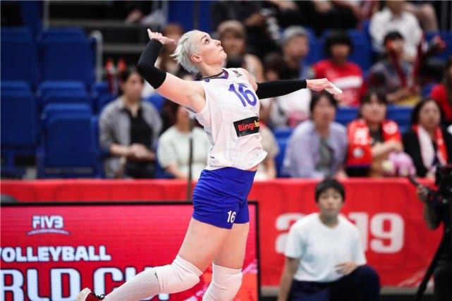 女排七仙女打滿3局橫掃俄羅斯！三場3-0登積分榜第一，郎導(dǎo)太強(qiáng)了
