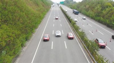 “最難考場(chǎng)”比拼自動(dòng)駕駛 無(wú)人階段離我們還很遠(yuǎn)