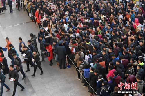 國考報(bào)名近60萬人已過審 最熱職位已超“千里挑一”