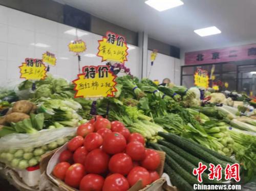 圖為北京西城區(qū)一家菜市場。 謝藝觀 攝