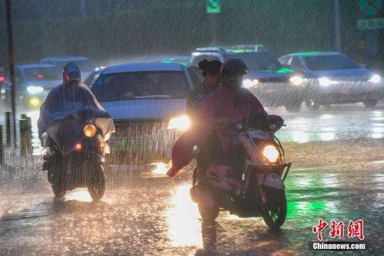 臺風“麥德姆”影響南海海南島 部分地區(qū)有暴雨天氣