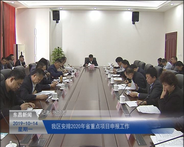 區(qū)領(lǐng)導(dǎo)就市政道路和棚戶區(qū)改造工作現(xiàn)場辦公