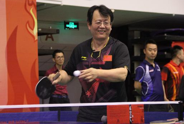 65歲前國(guó)乒老帥首表態(tài)！正式回?fù)羟蛎再|(zhì)疑！強(qiáng)調(diào)自由稱(chēng)為樊振東好