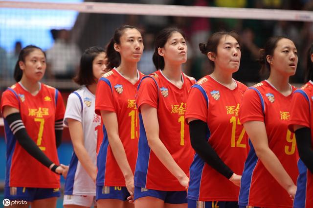女排丟冠引熱議？女排3人表現(xiàn)不佳6大失誤？女排要靠郎導(dǎo)支撐多久