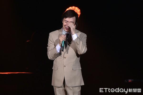 64歲費玉清正式退出歌壇：各位朋友，珍重再見