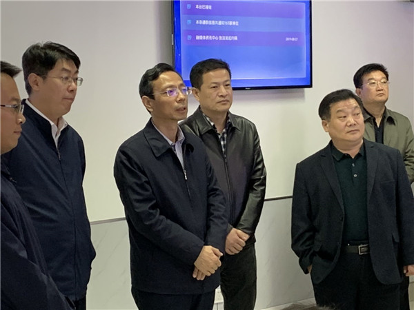 榮紅智到區(qū)融媒體中心調(diào)研并看望慰問新聞工作者