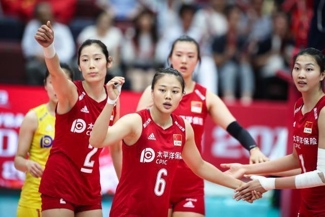 女排朱袁張合體沖冠！天津挖4大國(guó)手打世俱杯，郎平布局真妙