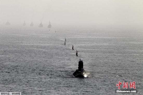 美軍艦在阿曼灣攔截小船 稱(chēng)沒(méi)收先進(jìn)導(dǎo)彈零件